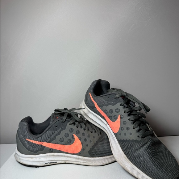 Nike Downshifter 7 Womens Size 8 Gray Orange Athletic Shoes Sneakers 852466-001 - Picture 1 of 6